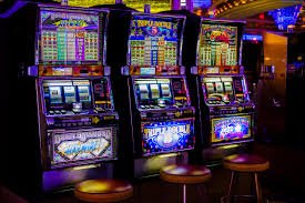 Layar aplikasi niltoto yang menampilkan daftar game taruhan